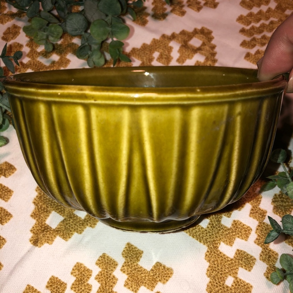 Vintage olive green USA 518 planter